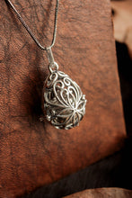 Load image into Gallery viewer, Egg Musical Pendant