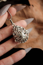 Load image into Gallery viewer, Egg Musical Pendant