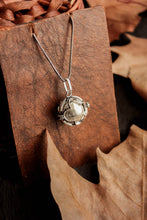 Load image into Gallery viewer, Flower Musical Pendant