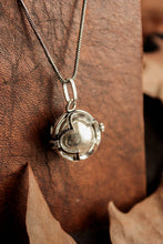 Load image into Gallery viewer, Flower Musical Pendant