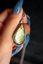 Load image into Gallery viewer, Green Labradorite Pendant