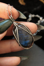 Load image into Gallery viewer, Deep Blue Labradorite Pendant