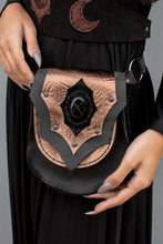 Load image into Gallery viewer, Mage Golden Belt Bag
