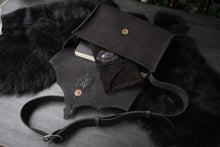 Load image into Gallery viewer, Aranea Amethyst Bag
