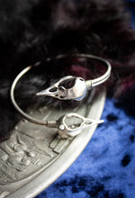 Load image into Gallery viewer, Raven Skull Bracelet
