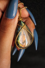 Load image into Gallery viewer, Golden Labradorite Pendant
