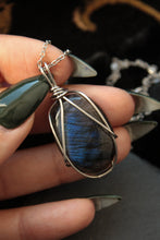 Load image into Gallery viewer, Deep Blue Labradorite Pendant
