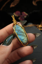 Load image into Gallery viewer, Light Blue Labradorite Pendant
